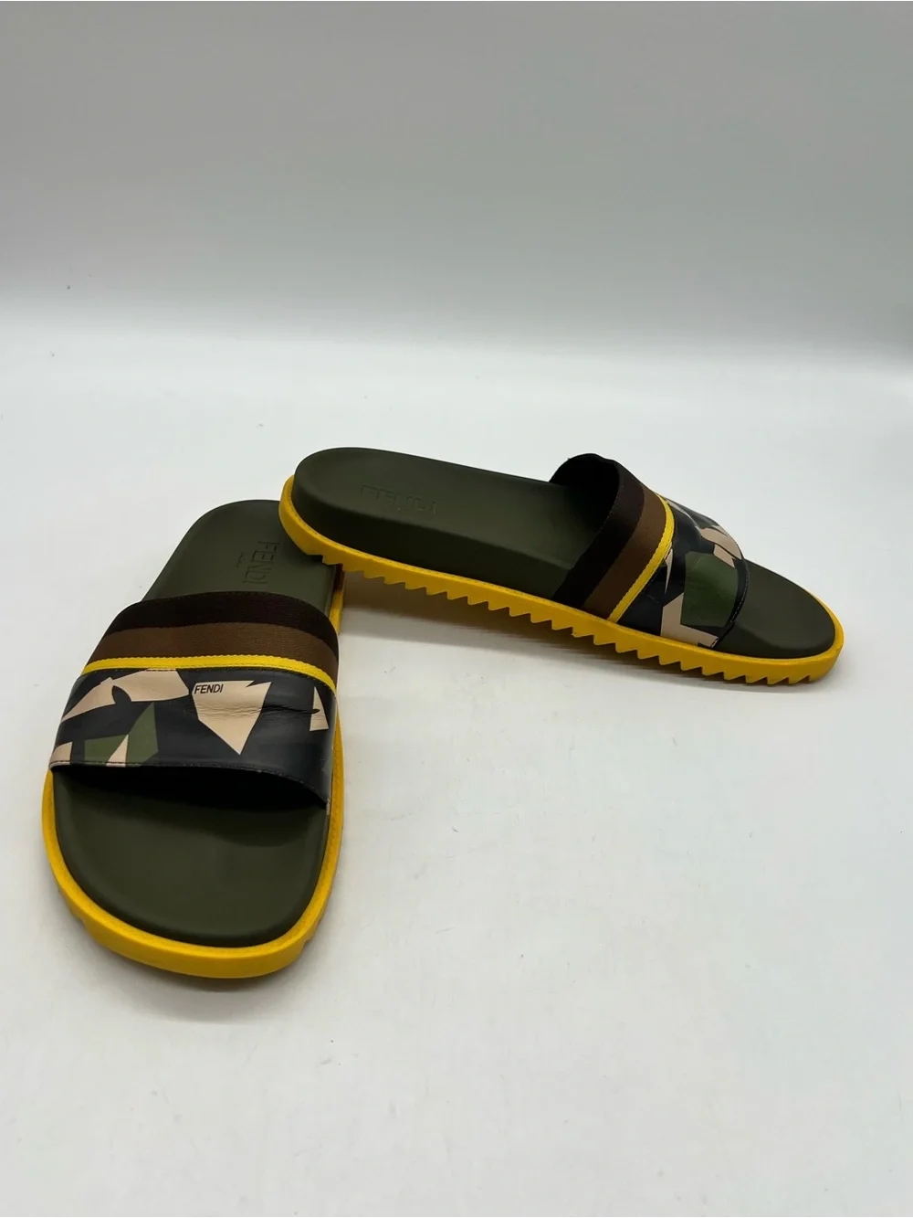 FENDI Yellow Green Camo Leather Men’s Size 11 flip flops Fashion Sandals Shoes